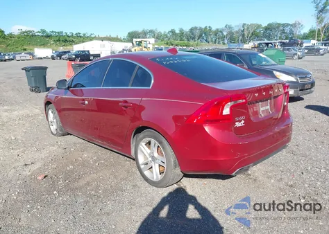 2015 Volvo S60 T5 Premier из США, поврежденный, VIN YV126MFK3F1344944